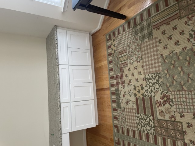 Thumbnail: corner cabinet detail