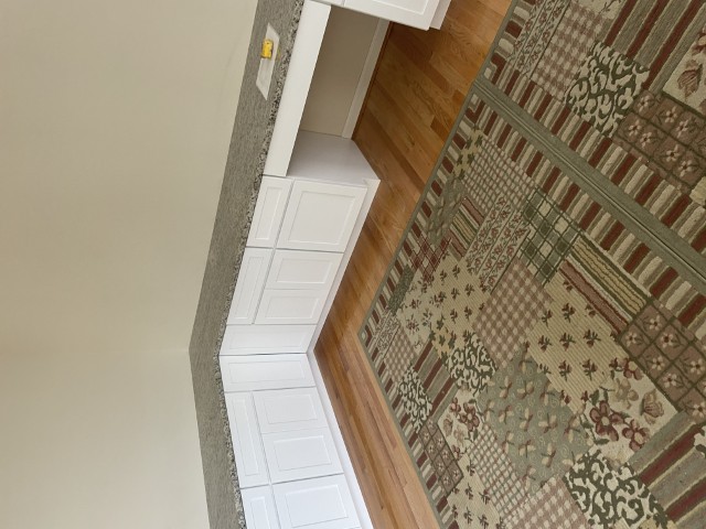 Thumbnail: L-shaped cabinet detail